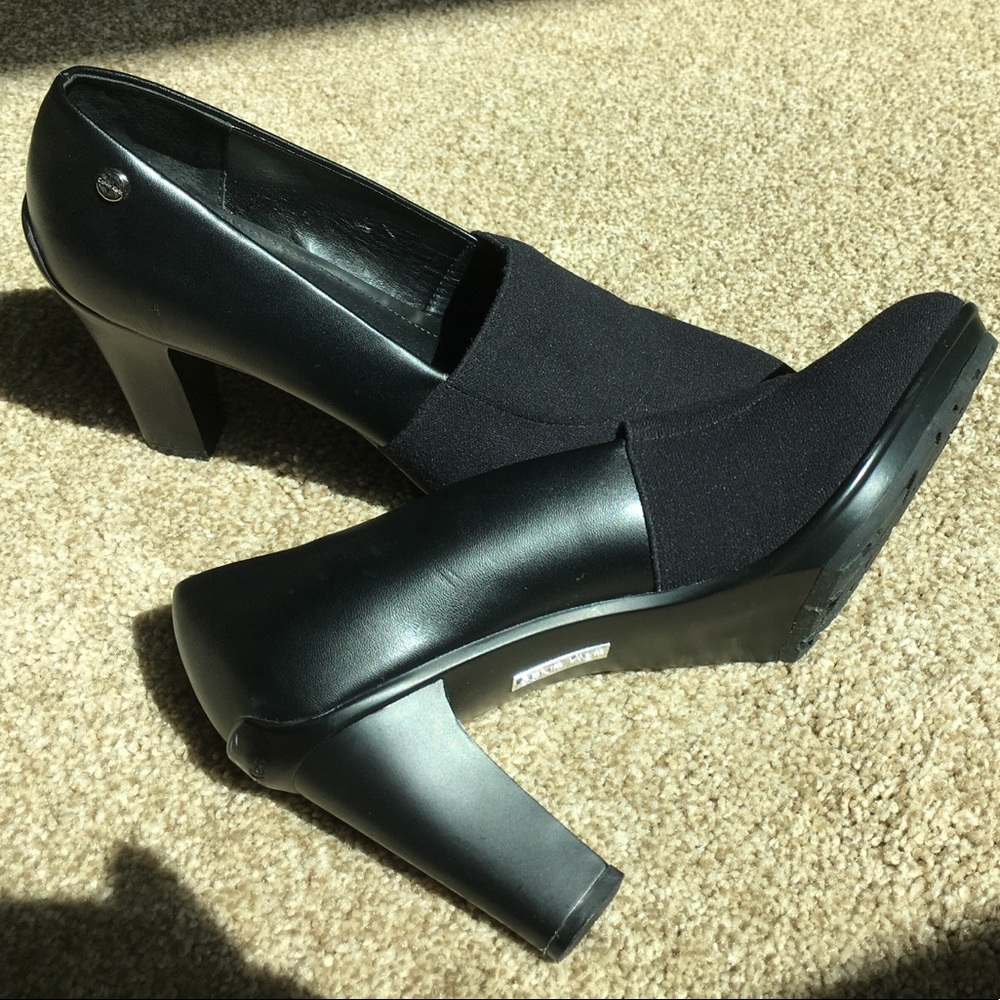 Calvin Klein Tana pumps, round toe 8M.